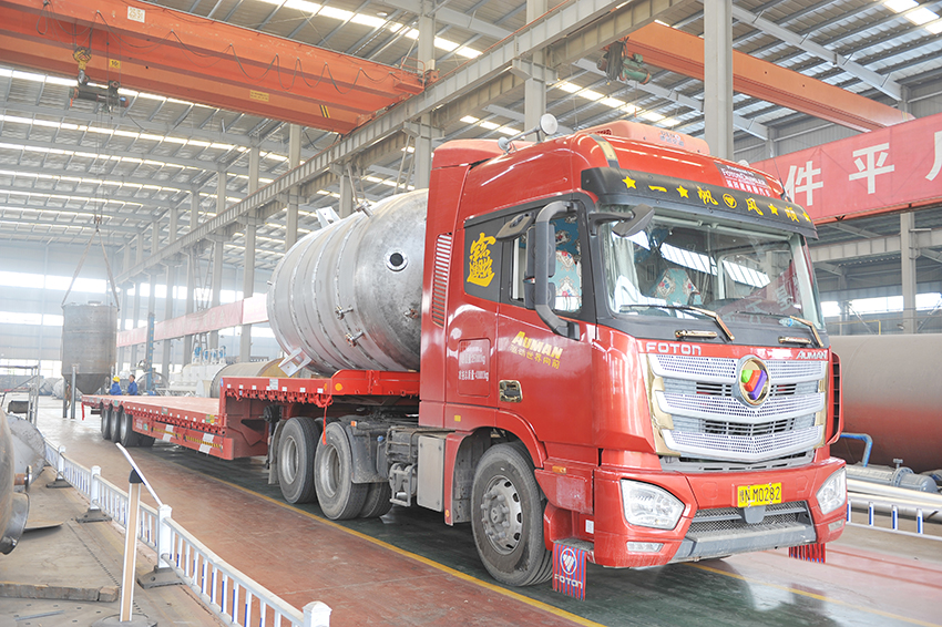 華泰集團生產(chǎn)制造的200T/D大豆制油、30T煉油項目發(fā)貨黑龍江